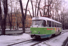Трамвай типа Т-3 с бортовым номером 236 отправился с конечной станции 'пл. I Пятилетки' и следует по 5 маршруту