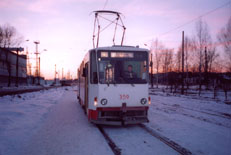 Трамвай типа Т-3М с бортовым номером 359 на конечной станции "Керамическая", 27 маршрут