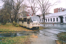 В октябре трамвай модели 71-403 вышел на обкатку. Фото: В. Кириллов, 23 октября 2003 года