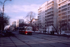 Трамвай "СПЕКТР" (инв. № 802) следует по ул. Луначарского (21 маршрут)