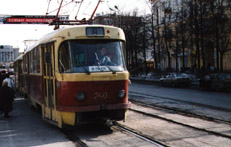 Сплотка из трамвайных вагонов Т-3 №№ 240-241 на остановке **Технический университет** (УГТУ-УПИ).