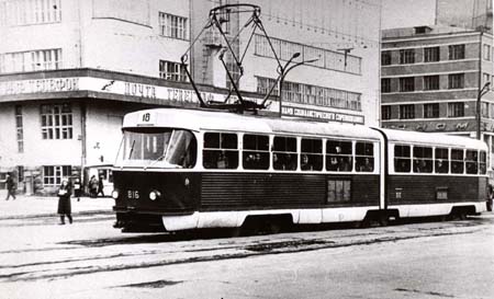 Трамвайный вагон K-2 с бортовым номером 816 на проспекте Ленина